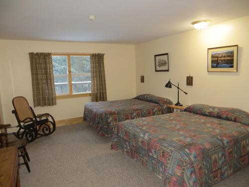 A bed or beds in a room at Black Cat Guest Ranch