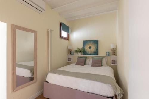 A bed or beds in a room at iFlat The Heart of Monti