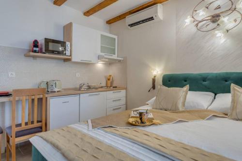 DIVA 1,stylish Old Town studio apartment near beach