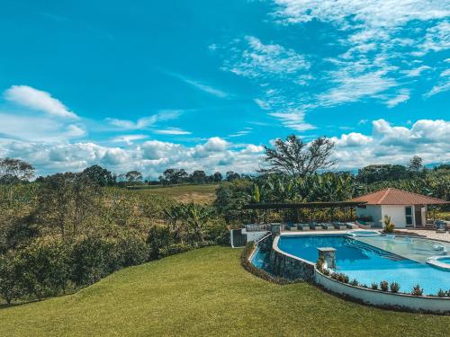 an image of a swimming pool in a yard at Casona Montanesa Quindío eje cafetero in Montenegro