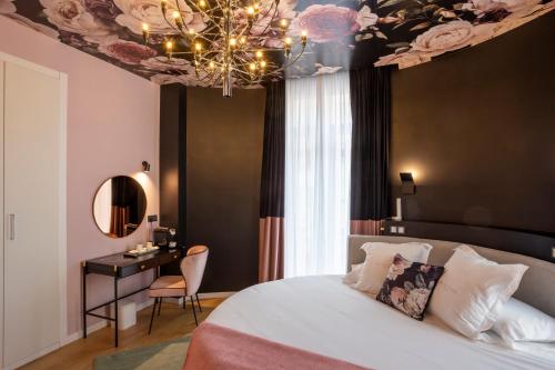 a bedroom with a bed with a flower ceiling at Hotel Sol Boutique in Santander