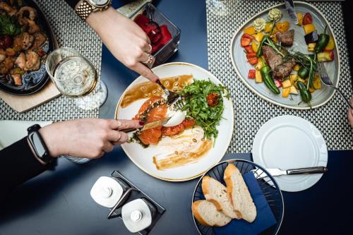 Mad på hotellet eller i nærheden