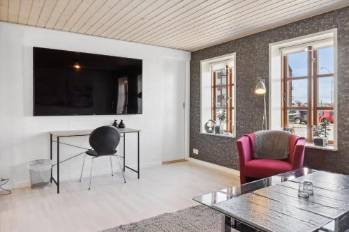a living room with a table and two chairs at City Harbour House in Sønderborg