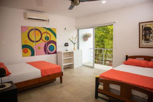 a bedroom with two beds and a window at Casa de campo en Cienaga de Oro 