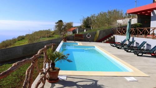 A view of the pool at Madeira Native Motion Guest House or nearby