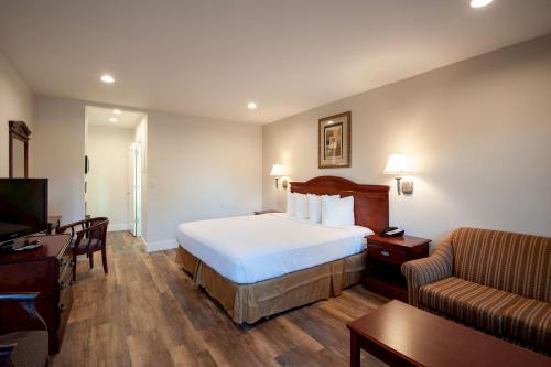 a hotel room with a bed and a couch at Studio City Court Yard Hotel in Los Angeles