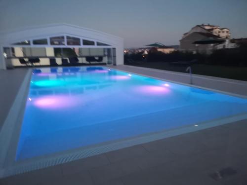 The swimming pool at or close to Apartamentos La Toja