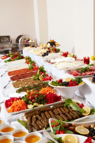 Makanan di atau berdekatan hotel