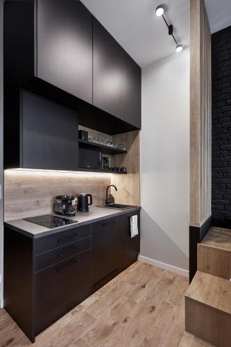 Kjøkken eller kjøkkenkrok på Długa 18 Apartament Premium z balkonem
