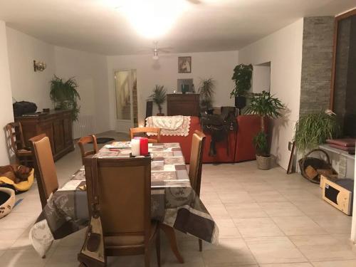 Zona de estar de L'Escapade de JOS , chambres et table d'hôte