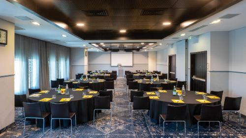 Espace de conférence ou salle de réunion dans l'établissement Crowne Plaza Tel Aviv City Center by IHG