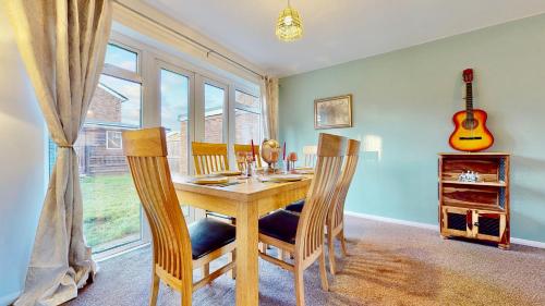 Φωτογραφία από το άλμπουμ του Secluded 4 Bed Detached House with Driveway σε Rainham