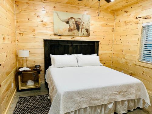 a bedroom with a bed in a wooden cabin at Knotty Squirrel Cabins in Mountain View