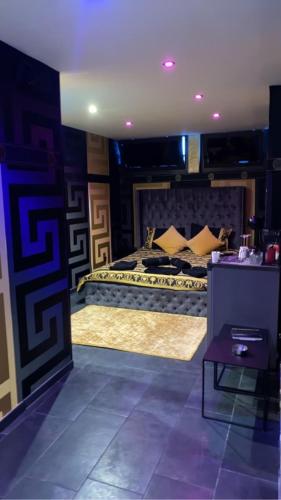 Versace room, Grenoble – 2023 legfrissebb árai