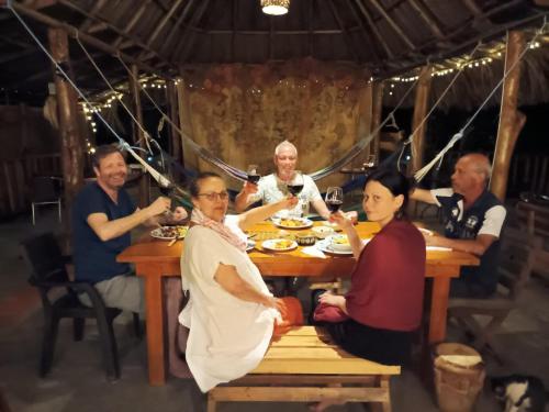 a group of people sitting around a table at Frana Lodge in El Zaino