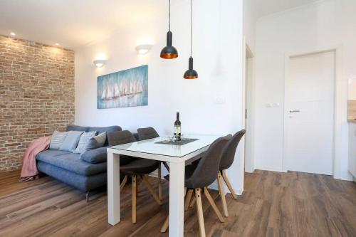 Monfrina 1, luxury Old Town apartment near beach
