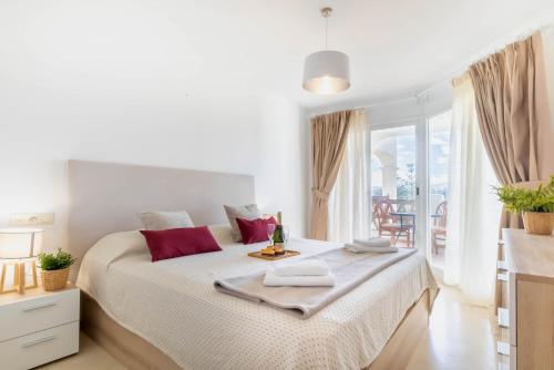 Postel nebo postele na pokoji v ubytování Fairway Apartman Mijas Golf 1 - Golondrinas