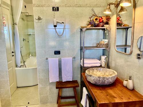 a bathroom with a sink and a shower at B&B Desenzano Paradise in Desenzano del Garda