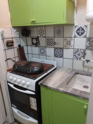 Una cocina o kitchenette en Departamento Sarmiento Zona Aldrey