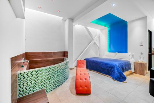 a room with a bed and a bath tub in it at First Inn Hotel & Business in Texcoco de Mora