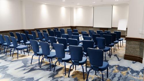 Espace de conférence ou salle de réunion dans l'établissement Hotel Indigo Guadalajara Expo by IHG