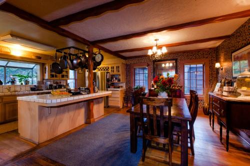 a kitchen with a table and a dining room at Strawberry Valley Inn in Mount Shasta