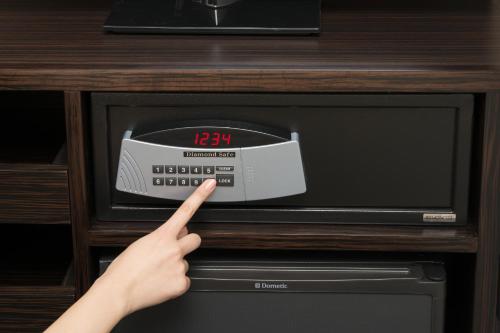 a person pointing to a clock in a microwave at HOTEL Guest1 Ueno Ekimae in Tokyo