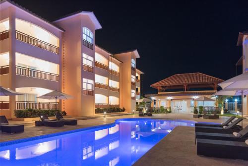 Bazén v ubytování Los Flamencos Aparthotel Beach Club nebo v jeho okolí