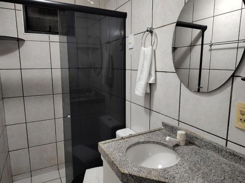 a bathroom with a sink and a mirror at Iracema Vista sensacional 4 pessoas in Fortaleza