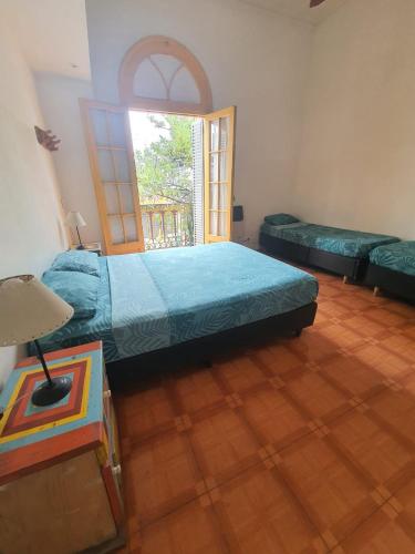 a bedroom with two beds and a window at Morada Hostel & Bar in Cordoba