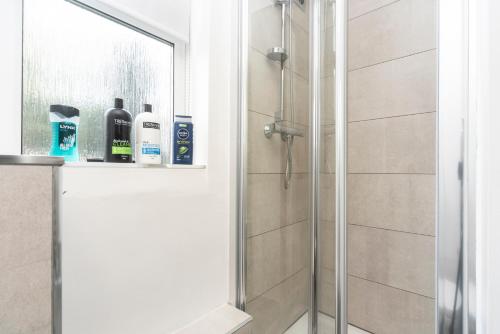 a bathroom with a shower with a glass shower stall at 10 Boutique Studio Apartment near Tube - quiet location in Little Missenden
