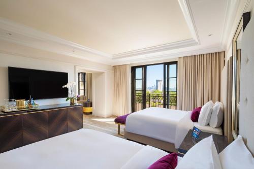 Postel nebo postele na pokoji v ubytování The St. Regis Atlanta