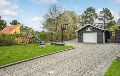 a backyard with a basketball hoop and a shed at Holiday Home Aresvej Ebeltoft Xii in Ebeltoft