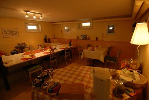 
Ein Restaurant oder anderes Speiselokal in der Unterkunft Victor's Bed & Breakfast 
