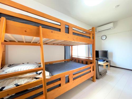 a bedroom with two bunk beds in a room at Credo Maison Kamakura 101 in Kamakura