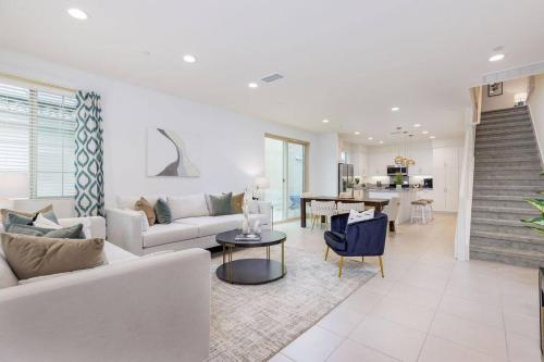 Posezení v ubytování Near Coachella and Stagecoach Palm Springs , PGA resort Villa ,Golf, community pool, gym