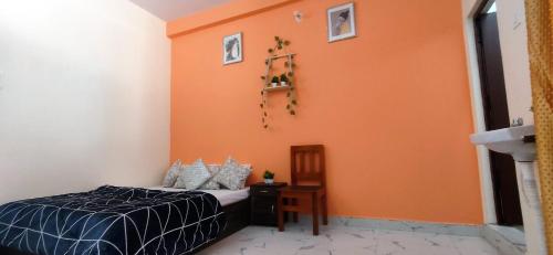 Postel nebo postele na pokoji v ubytování Gomukh Hotel Uttarkashi