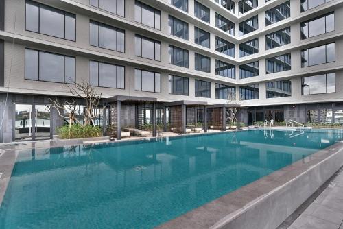 a large swimming pool in front of a building at Four Points by Sheraton Taipei Bali in Bali