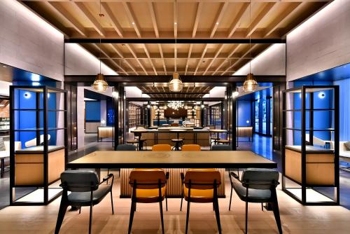 a dining room with a table and chairs at Four Points by Sheraton Taipei Bali in Bali