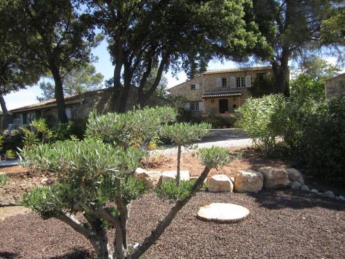 Ein Garten an der Unterkunft Domaine L'Helion