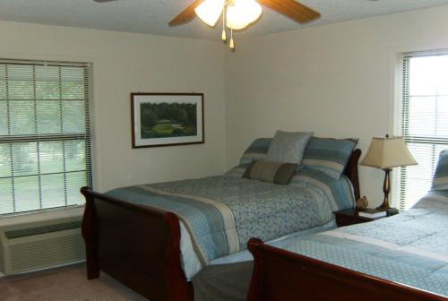 Posteľ alebo postele v izbe v ubytovaní Glenwood Country Club