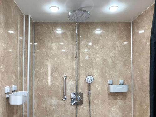 a bathroom with a shower with two sinks and a shower at Thistle Dubh in Drumnadrochit