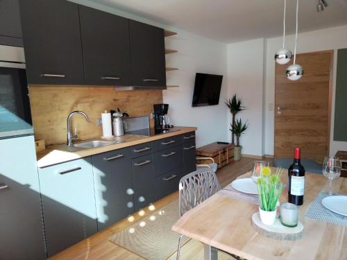 Η κουζίνα ή μικρή κουζίνα στο Ferienwohnung am Gänsbach