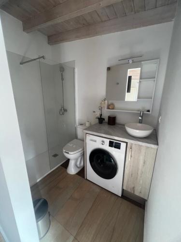 Koupelna v ubytování Estudio apartamento Surf & Playa Medano Tenerife con vistas al mar