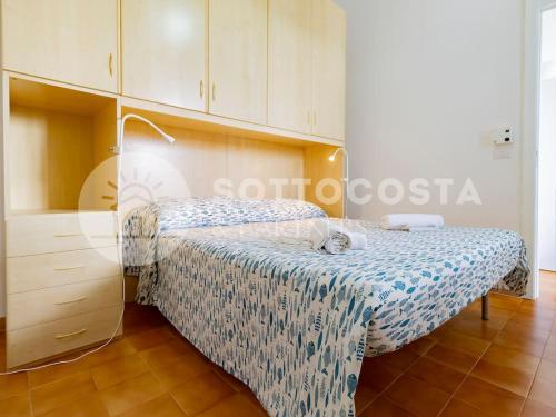 a bedroom with a bed and a dresser in it at Heavenly flat- Torre dell'Orso in Torre dell'Orso