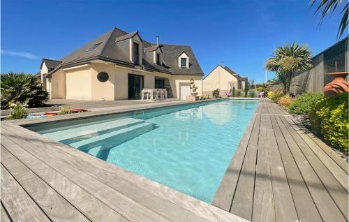 Beautiful Home In Montfort-Sur-Meu