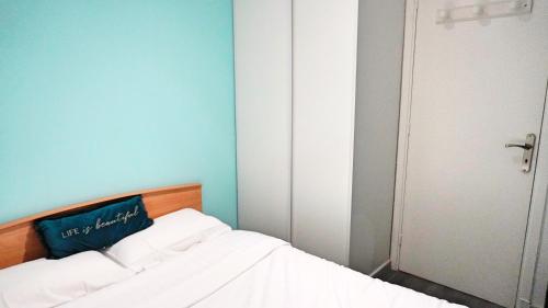 En eller flere senge i et værelse på Appartement proche Croisette & Carlton By Palmazur