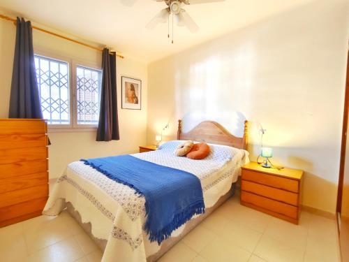 Posteľ alebo postele v izbe v ubytovaní VACAY Apartamento Fanny, a pie de playa, en la Costa brava, L'Escala!