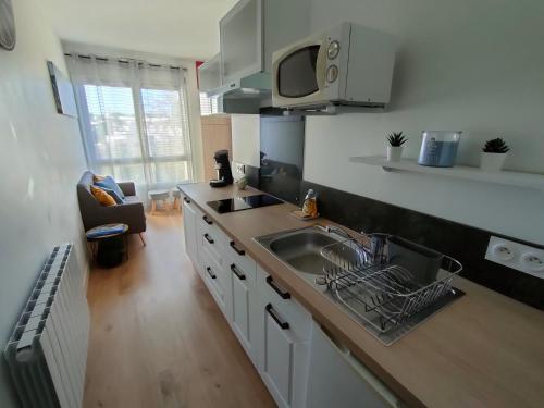 Kuchyňa alebo kuchynka v ubytovaní Bel appartement au bord de l'océan