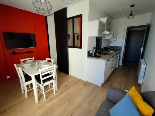 Kuchyňa alebo kuchynka v ubytovaní Bel appartement au bord de l'océan